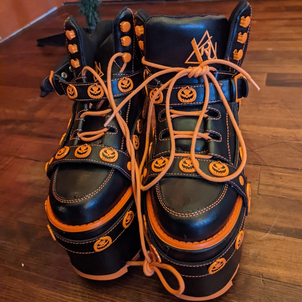 YRU pumpkin platform